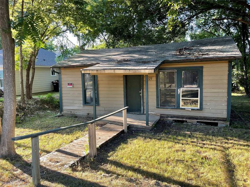 309 E Shepherd Street, Denison, TX 75021