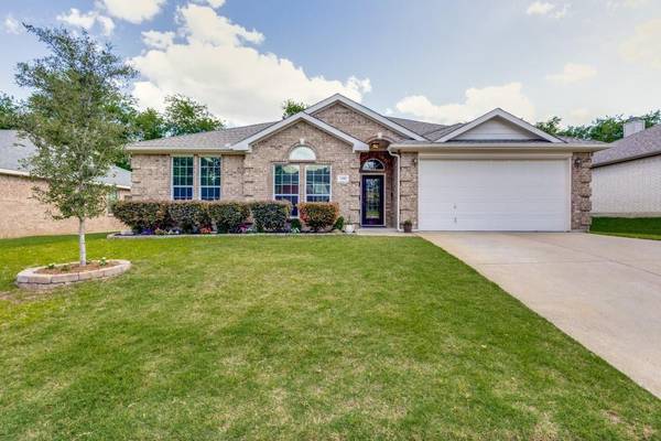 1400 Vernon Castle Avenue, Benbrook, TX 76126