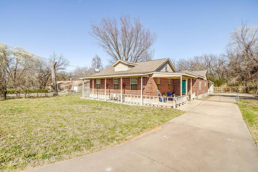 105 Thomas Street, Joshua, TX 76058