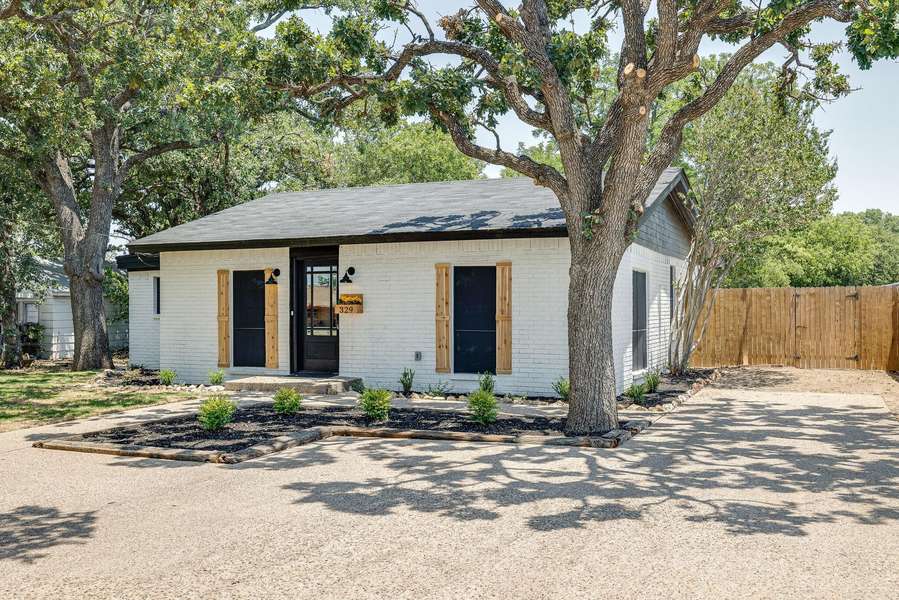 329 Eddy Avenue, Joshua, TX 76058