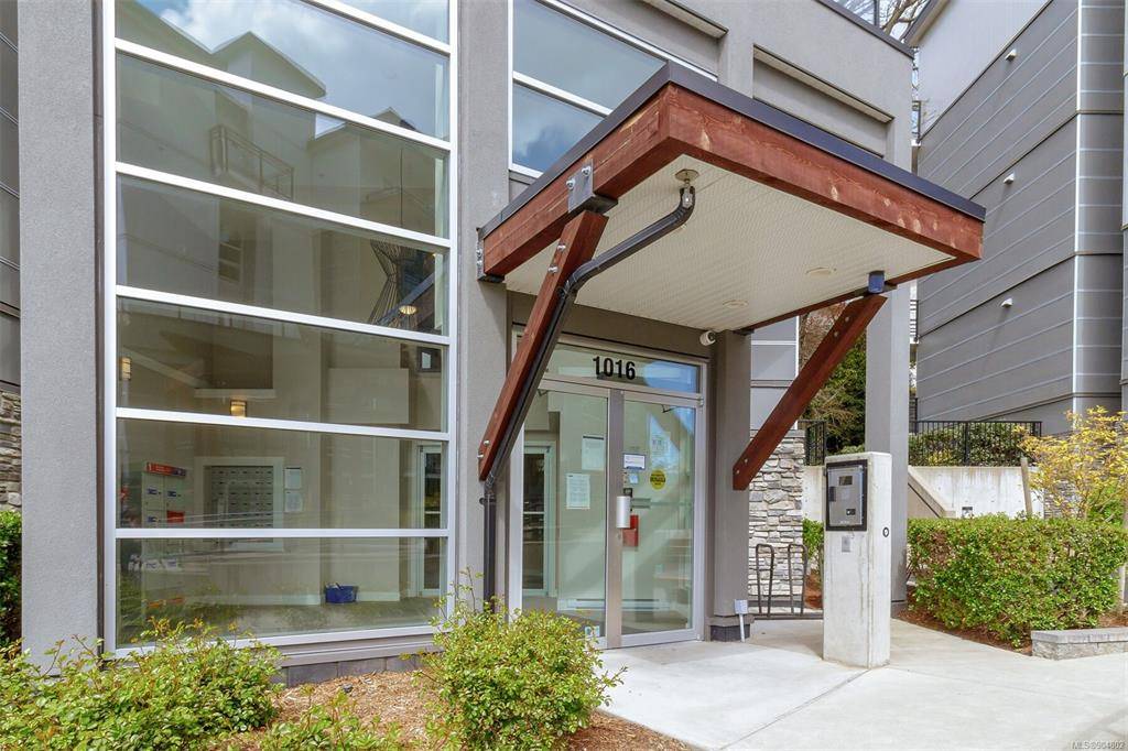 Saanich, BC V8X 0B1,1016 Inverness Rd #105