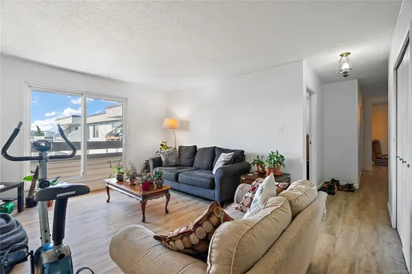 Saanich, BC V8X 1G4,3235 Quadra St #403