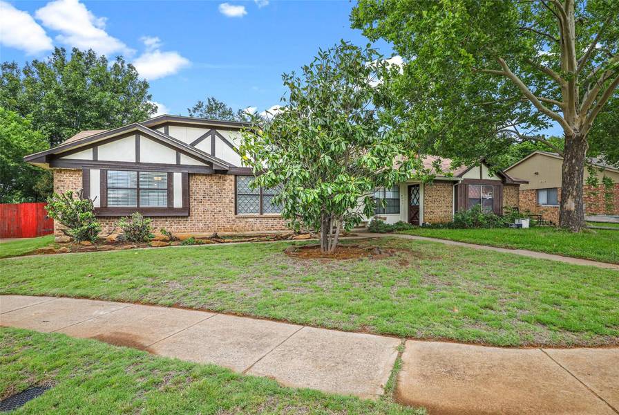 2903 Hilltop Drive, Euless, TX 76039