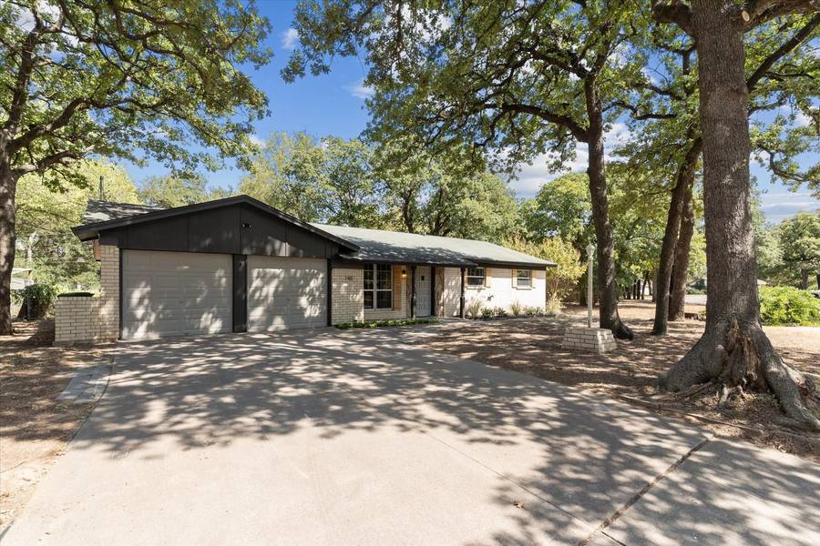 148 Oakhurst Drive, Bedford, TX 76022