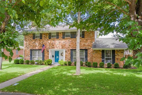 110 Saint Lukes Drive, Richardson, TX 75080