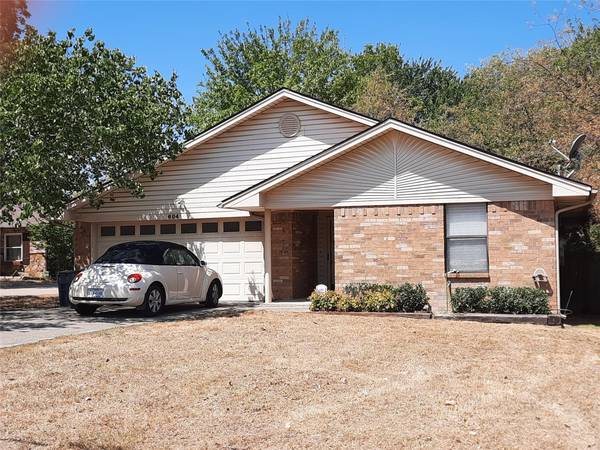 604 Pemberton Drive, White Settlement, TX 76108