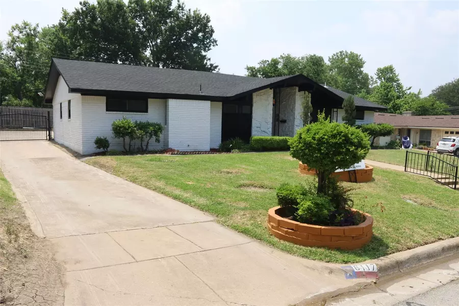 6117 Walla Avenue, Fort Worth, TX 76133