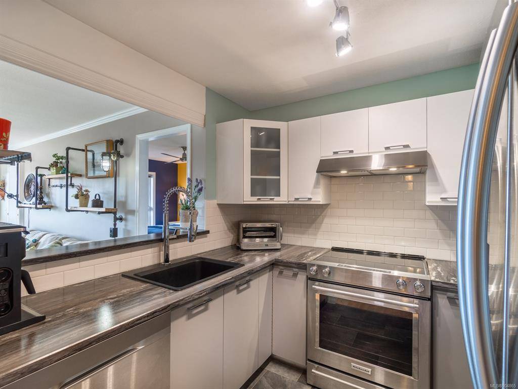 Nanaimo, BC V9S 5T4,1631 Dufferin Cres #410