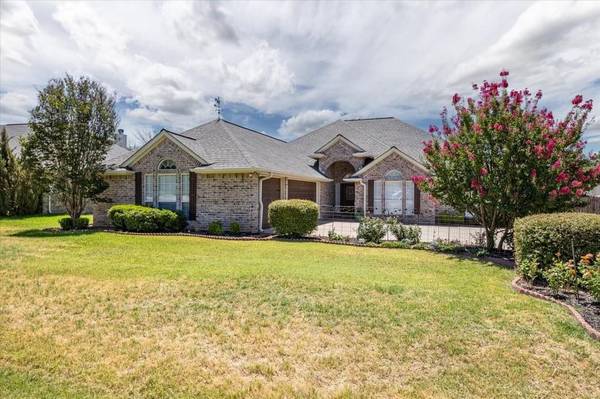 313 Casas Del Norte Street, Granbury, TX 76049