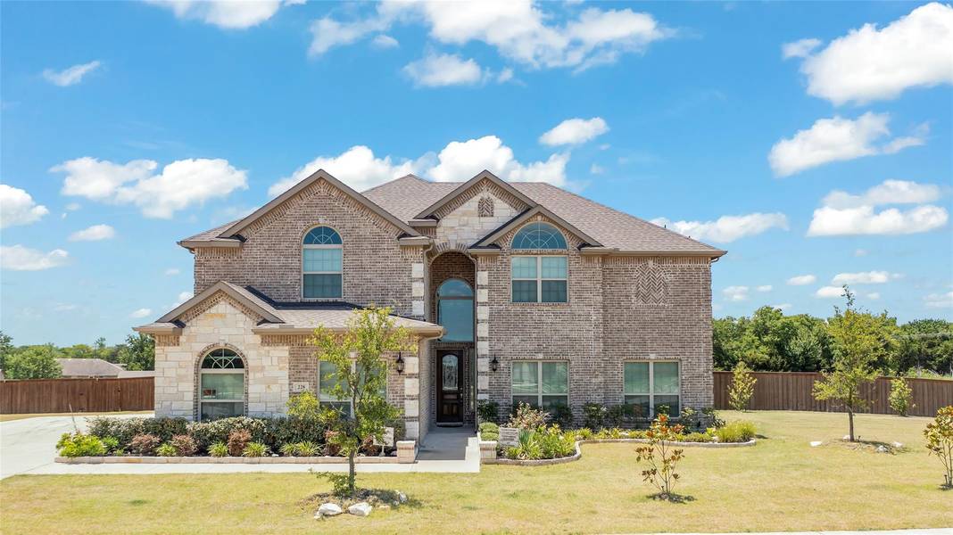 228 Castle Creek Drive, Red Oak, TX 75154