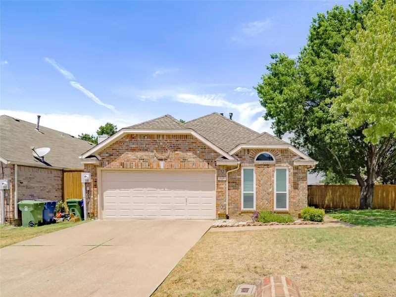 909 Golden Grove Drive, Lewisville, TX 75067