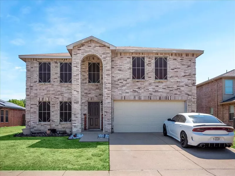 5705 Swan Lake Drive, Arlington, TX 76017