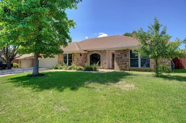 8541 Smith Drive, North Richland Hills, TX 76182