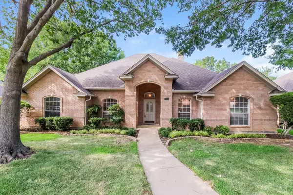 3311 Hunter Cove Drive, Arlington, TX 76001