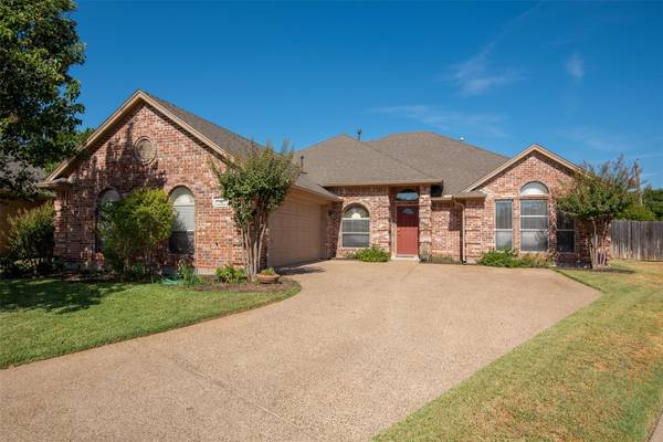 5 Nora Court, Pantego, TX 76013