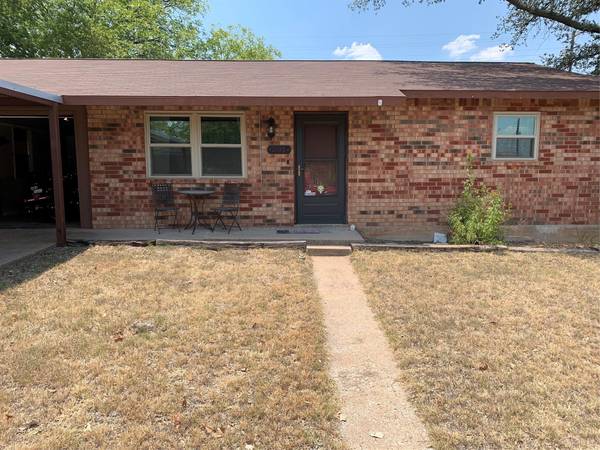 201 Cottonwood Street, Comanche, TX 76442