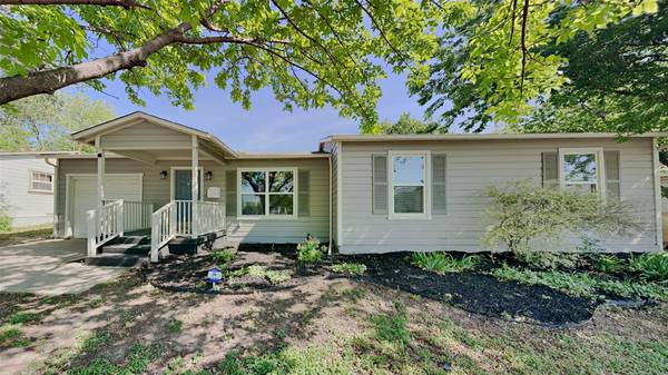 4816 Donnelly Avenue, Fort Worth, TX 76107