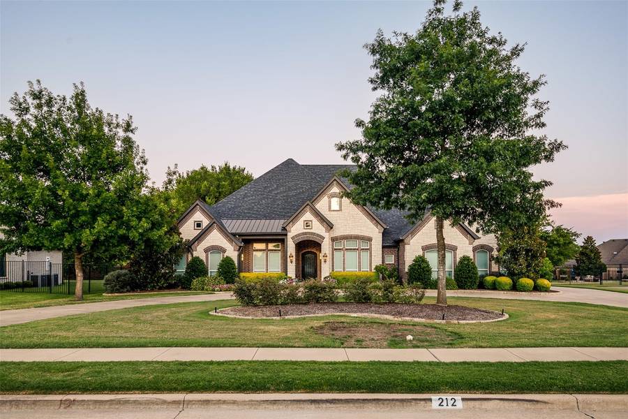 212 Katy Lake Drive, Waxahachie, TX 75165