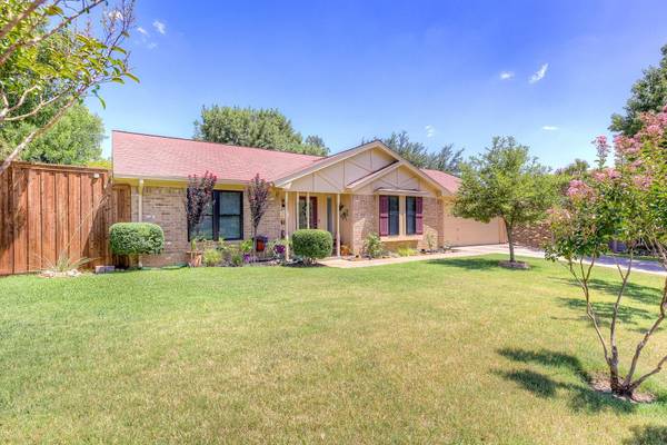 10025 Westpark Drive, Benbrook, TX 76126