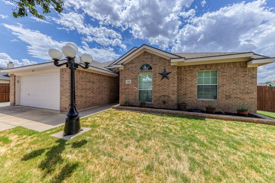 325 Beaumont Drive, Weatherford, TX 76086