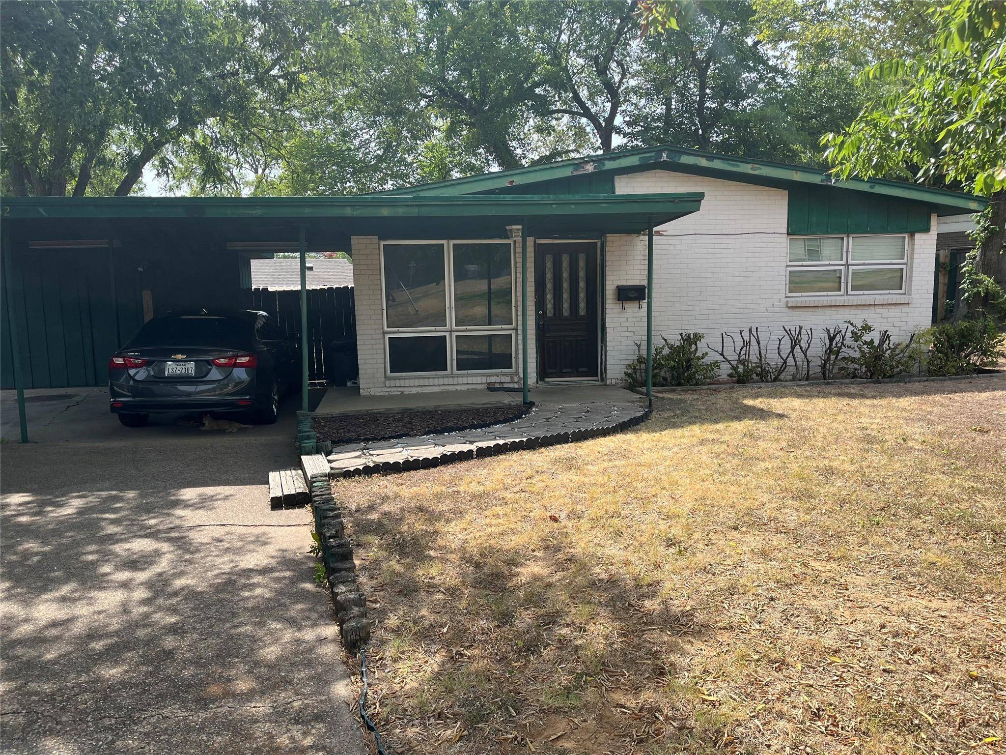 902 Bowman, Irving, TX 75060