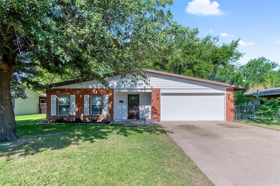 1511 Del Rancho Drive, Irving, TX 75061