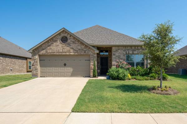 319 Pecos Drive, Crandall, TX 75114