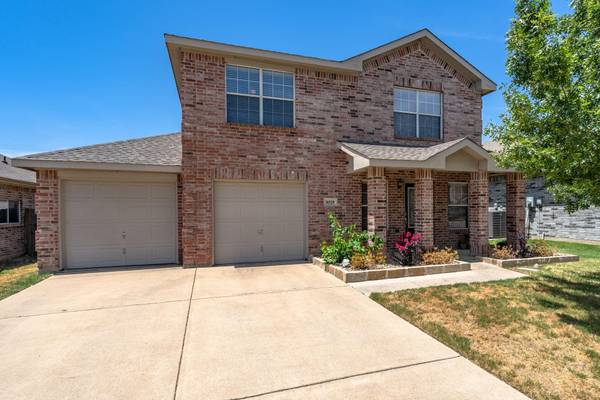 8529 Star Thistle Drive, Fort Worth, TX 76179