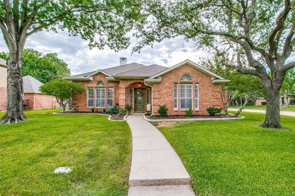 1913 Hidden Trail Drive, Lewisville, TX 75067