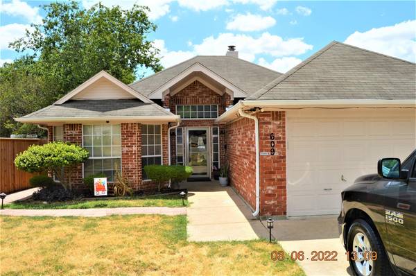 609 Lawrence Avenue, Terrell, TX 75160