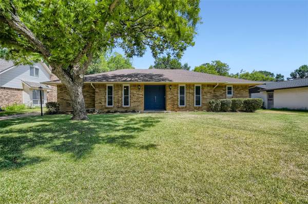 1703 Briardale Court, Arlington, TX 76013