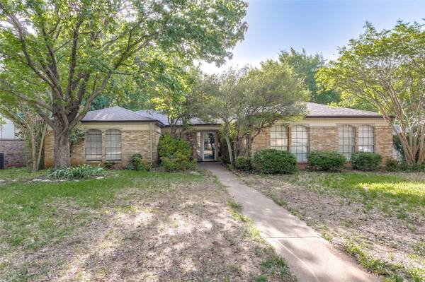 2905 Creekwood Drive, Grapevine, TX 76051