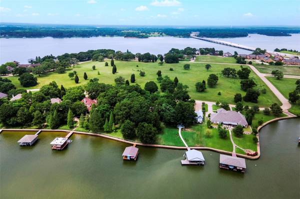 223 Lakeside Drive, Malakoff, TX 75148