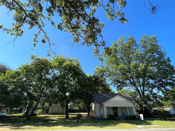 105 E 6th Street, Tolar, TX 76476