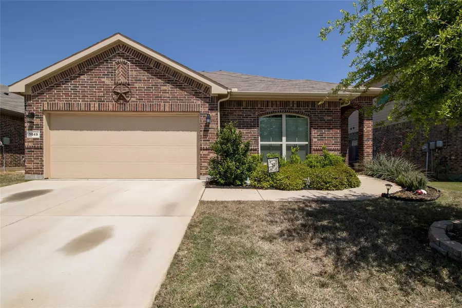 1049 Meadow Scape Drive, Fort Worth, TX 76028