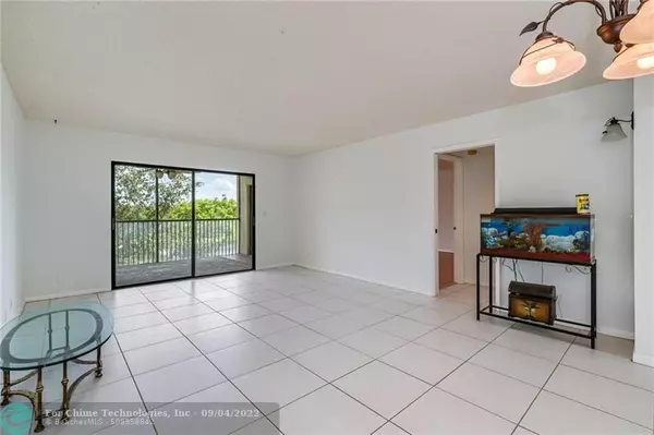 Pompano Beach, FL 33069,2206 S Cypress Bend Dr  #306