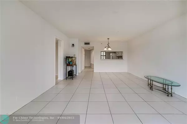 Pompano Beach, FL 33069,2206 S Cypress Bend Dr  #306