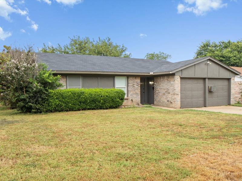 301 E Hampton Road, Crowley, TX 76036