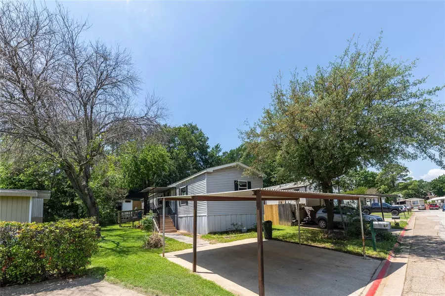 62 Kelly Circle, Euless, TX 76040