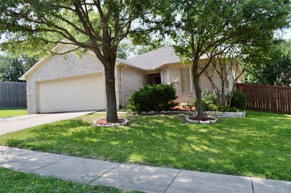 801 E Huitt Lane,  Euless,  TX 76040