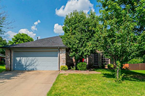 315 Cliffdale Drive, Euless, TX 76040