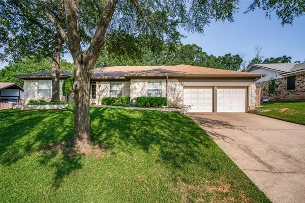 602 Live Oak Drive, Euless, TX 76040