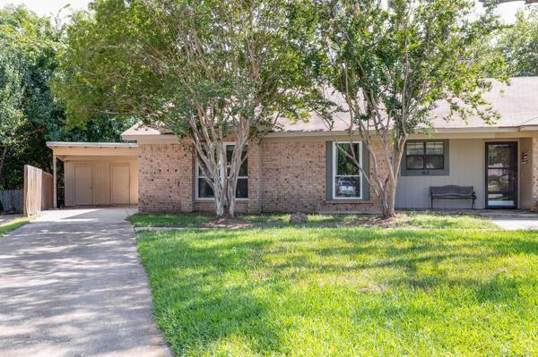 106 E Denton Drive, Euless, TX 76039