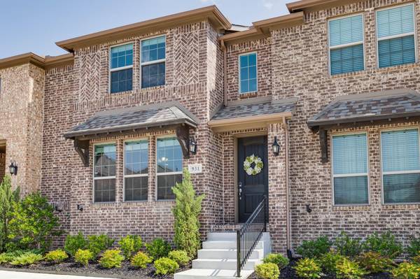 931 Ponds Edge Lane, Euless, TX 76040