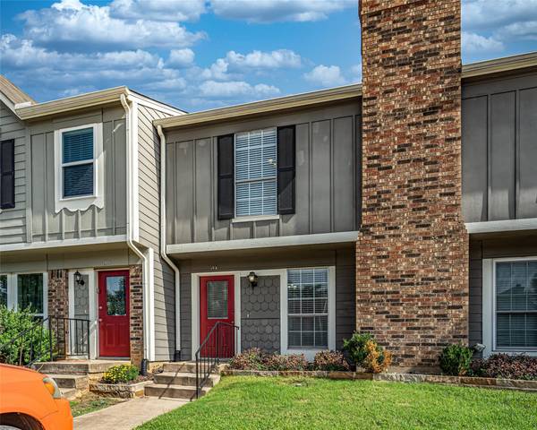 31 Abbey Road, Euless, TX 76039