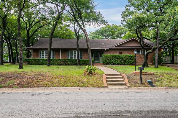 1203 Driftwood Drive, Euless, TX 76040