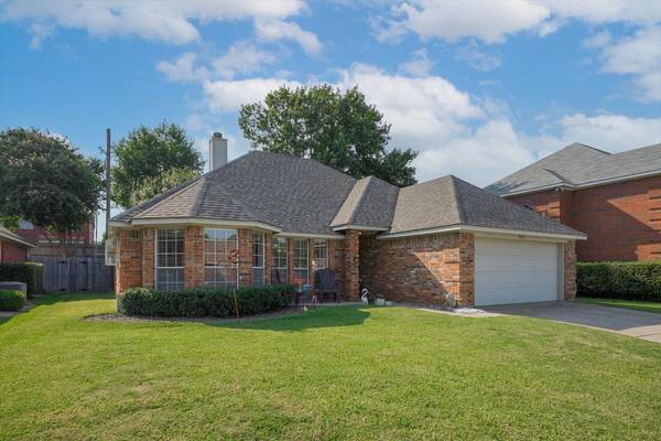 3009 Clairemont Lane,  Euless,  TX 76039