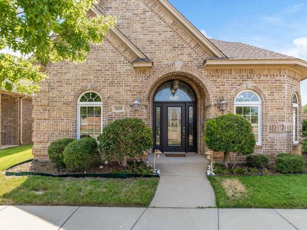 3200 Fountain Way, Granbury, TX 76049