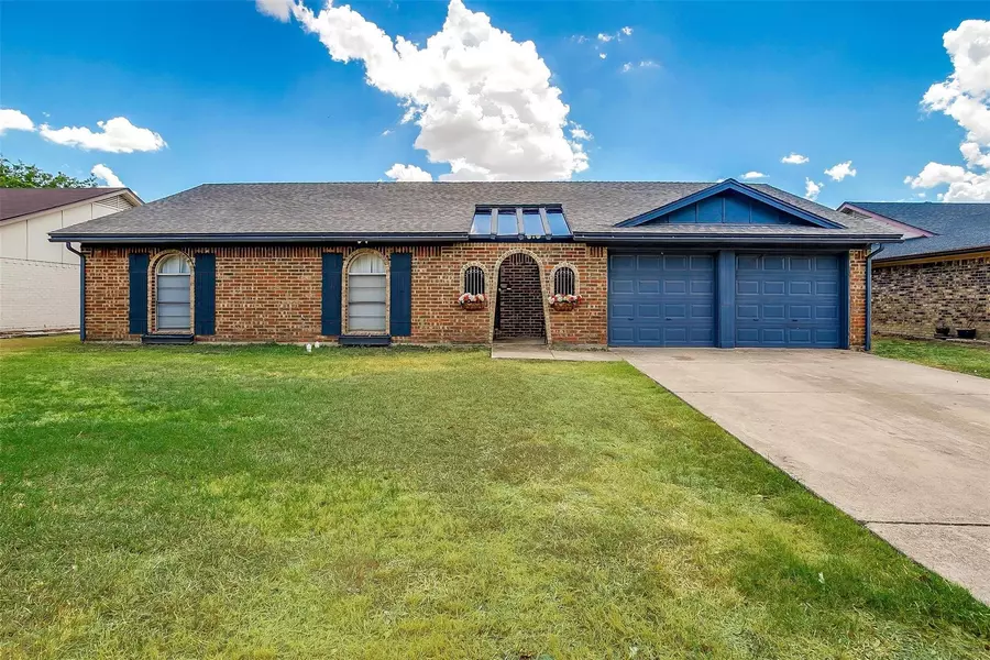 4104 Longleaf Lane, Fort Worth, TX 76137