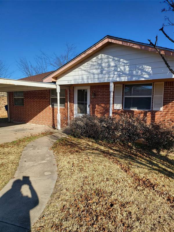 1017 Wootton Avenue, Bridgeport, TX 76426